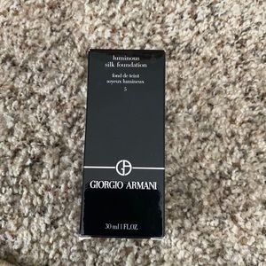 Giorgio Armani Luminous Silk Foundation